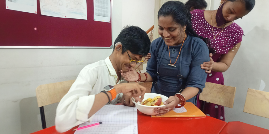 image of a deaflbind child having nutritional meal